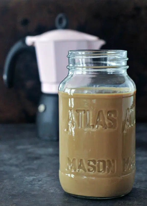 vegan Baileys Irish Cream in a mason jar