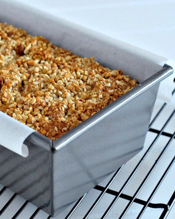 Tropical Banana Bread with Sugared Macadamia Crumble @spabettie