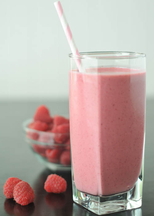 raspberry-chia cream smoothie
