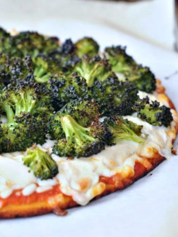 Lemony Blackened Broccoli Pizza @spabettie
