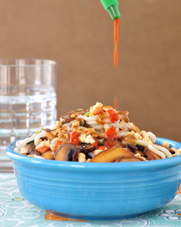 Noodle Bowl with Ginger Sesame Peanut Sauce spabettie