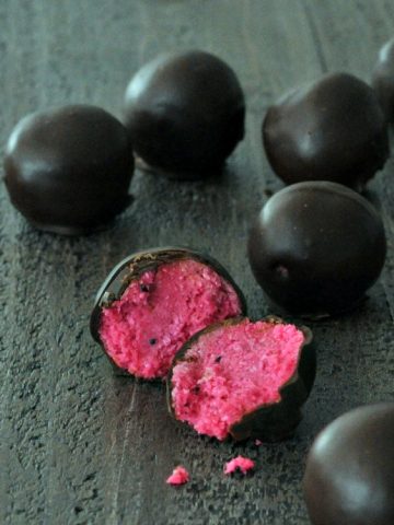 Dark Chocolate Dragon Fruit Coconut Treats @spabettie