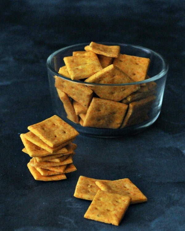 Vegan Cheesy Crackers @spabettie