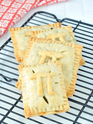 Cauliflower Creamed Spinach Hand Pie @spabettie #vegan #glutenfree