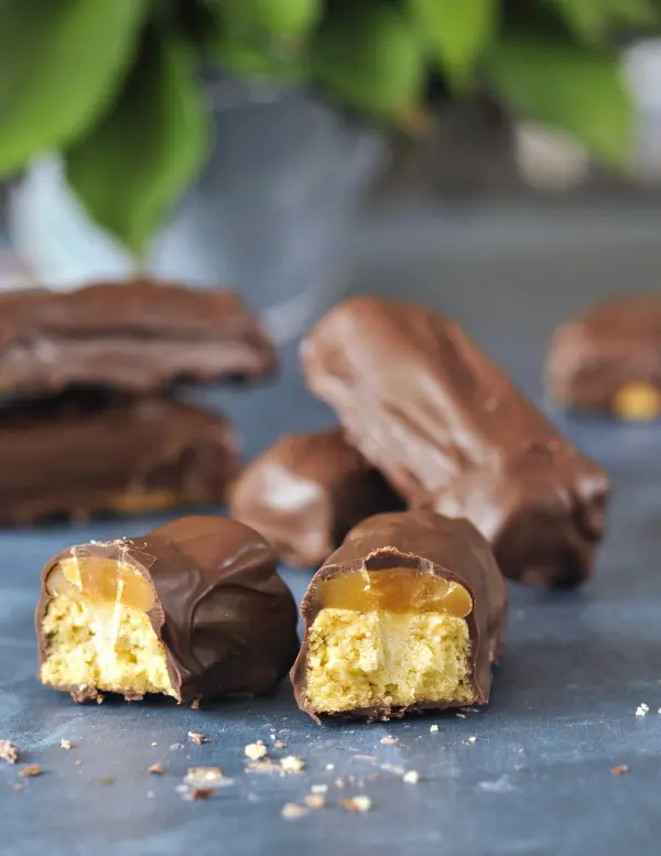 Vegan Caramel Twix Cookie Bars @spabettie #vegan #glutenfree #dessert #cookies