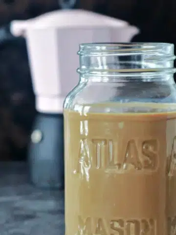 vegan Baileys Irish Cream in a mason jar